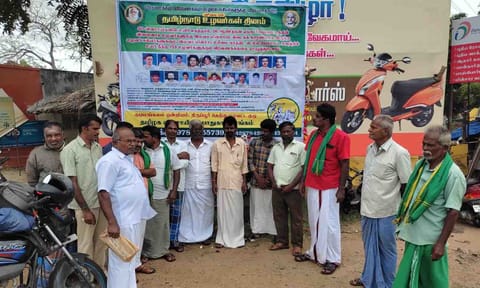 தியாகிகளுக்கு அஞ்சலி செலுத்தியவர்களை படத்தில் காணலாம்&nbsp;&nbsp;