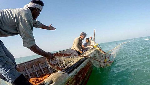தங்கு கடல் மீன்பிடிக்க அனுமதிக்க வேண்டும் - மீனவர்கள் கோரிக்கை