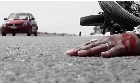மோட்டார்சைக்கிளில் இருந்து தவறி விழுந்து பெண் சாவு