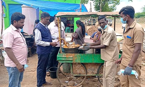 கெட்டுப்போன 25 கிலோ மீன்கள் பறிமுதல்
