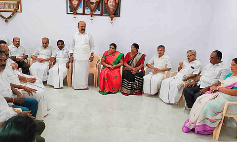 பொள்ளாச்சி ஜெயராமன் எம்.எல்.ஏ., தலைமையில் ஆலோசனை கூட்டம் நடைபெற்ற காட்சி.&nbsp; &nbsp;