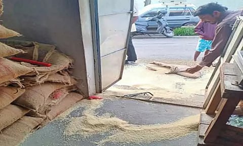 குன்னூர் அருகே ரேஷன் கடையில் புகுந்து கரடி அட்டகாசம்