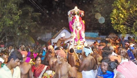 கோவிலில் பரிவேட்டை விழா நடைபெற்ற போது எடுத்தப்படம். 
