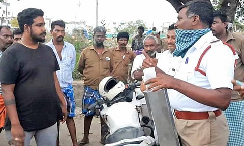 மது போதையில் காரை ஓட்டி வந்த வாலிபர்