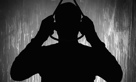 கல்லூரி மாணவர் உள்பட 3 பேர் தூக்குபோட்டு தற்கொலை