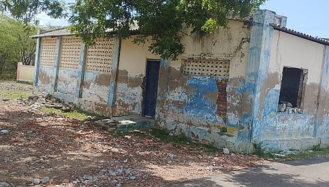 பழுதடைந்துள்ள அங்கன்வாடி கட்டிடம்.