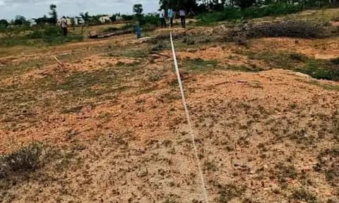 கொடுமுடி அருகே தடுப்பணை கட்ட நில அளவை செய்யும் பணி