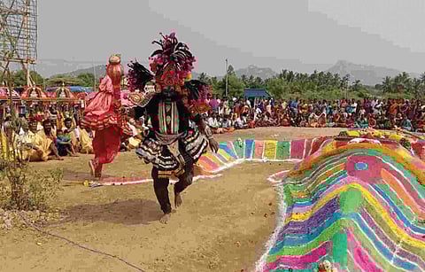 சோளிங்கர் திரவுபதி அம்மன் கோவிலில் துரியோதனன் படுகளம்