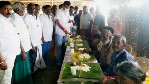 பள்ளிப்பாளையம் அருகே கோவில் திருவிழாவில் அன்னதானம்