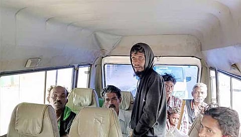 கோவையில் சாலையோரங்களில் யாசகம் பெற்ற 20 பேர் மீட்பு