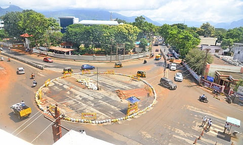நாகர்கோவிலில் புதிய ரவுண்டானா அமைக்கப்படும் இடத்தில் கலெக்டர்-மேயர் இன்று ஆய்வு