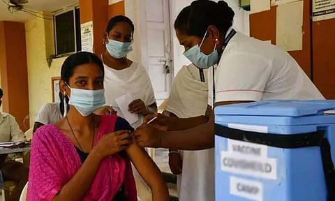 18-59 வயதுக்குட்பட்டோருக்கு இலவச பூஸ்டர் டோஸ் செலுத்தும் பணிகள் இன்று முதல் தொடக்கம்..