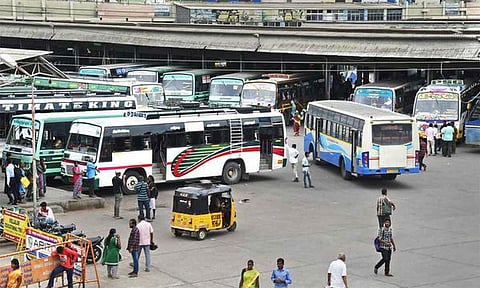 ஈரோடு பஸ் நிலையத்தில் முறை இல்லாமல் நிறுத்தப்படும் வாகனங்கள் பறிமுதல் செய்யப்படும்