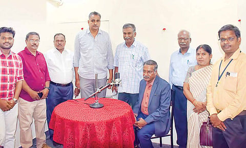 இணையவழி வானொலியை துணைவேந்தர் திருவள்ளுவன் தொடங்கி வைத்தார்.&nbsp;