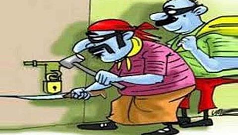 கார் உதிரி பாகங்கள் விற்கும் கடையின் பூட்டை உடைத்து கொள்ளை