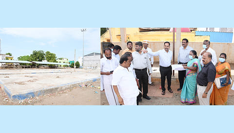 சிவகங்கை வாரசந்தையில் மேற்கொள்ளப்பட்டுவரும்திட்ட பணிகள் குறித்து நகராட்சி நிர்வாக இயக்குநர் பொன்னையா, கலெக்டர் மதுசூதன் ரெட்டி ஆகியோர் ஆய்வு செய்தனர்.
