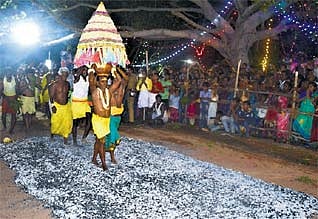பசும்பலூர்  திரவுபதி அம்மன் கோவில் தீமிதி திருவிழா