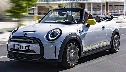 கன்வெர்டிபில் வடிவில் உருவாகும் புதிய தலைமுறை மினி EV