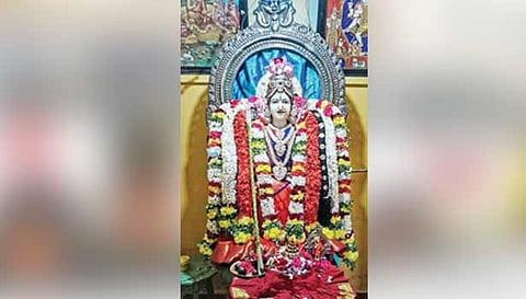 ராஜராஜேஸ்வரி அம்மன் சிறப்பு அலங்காரத்தில் அருள்பாலித்த காட்சி.