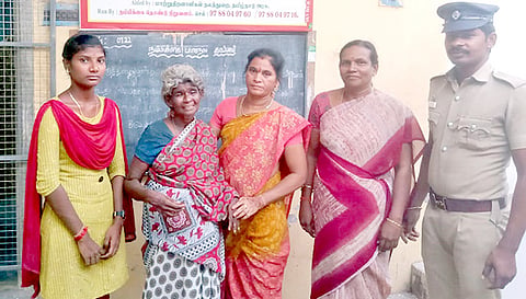 சுற்றி திரிந்த மூதாட்டி மனநல காப்பகத்தில் சேர்க்கப்பட்டார்.