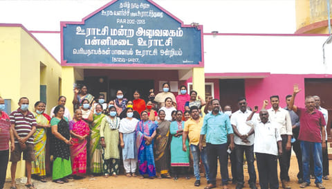 துடியலூர் அருகே தண்ணீர் வழங்க கோரி ஊராட்சி அலுவலகத்தை முற்றுகையிட்டு பெண்கள் போராட்டம்