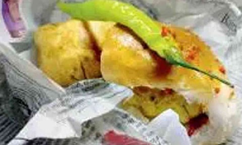 வடை, பஜ்ஜி உள்ளிட்ட உணவு பொருட்களை அச்சிட்ட பேப்பர்களில் வழங்க தடை- கலெக்டர் செந்தில் ராஜ் அறிவிப்பு