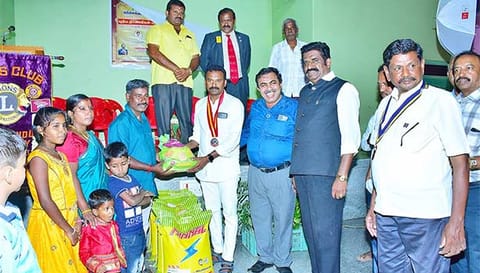 விழாவில் நலத்திட்ட உதவிகள் வழங்கப்பட்டது.