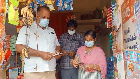 போடி பகுதியில் உள்ள கடைகளில் உணவு பாதுகாப்புத்துறை அதிகாரிகள் சோதனை நடத்தினர்.