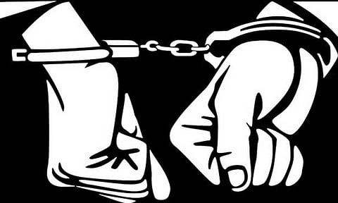 நாகரில் கடன் அட்டை மூலம் பெண்ணிடம் பணம் மோசடி செய்த உறவினர் உள்பட 2 பேர் கைது