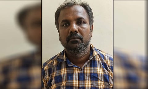 கைது செய்யப்பட்ட சசிகுமார்.