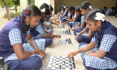 பள்ளி மாணவ-மாணவிகளுக்கு செஸ் விளையாட்டு போட்டி