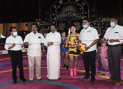 பொன்மலை ஜி.கார்னரில் பாம்பே சர்க்கஸ் தொடக்கம் - மேயர் மு.அன்பழகன் திறந்து வைத்தார்