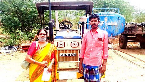 தாட்கோ திட்டத்தின் கீழ் மானியத்துடன் டிராக்டர் வாங்க கடனுதவி பெற்ற விவசாயி.