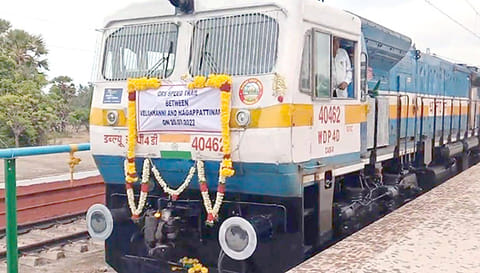 நாகை-வேளாங்கண்ணி இடையே இயக்கப்பட்ட ரெயில்.
