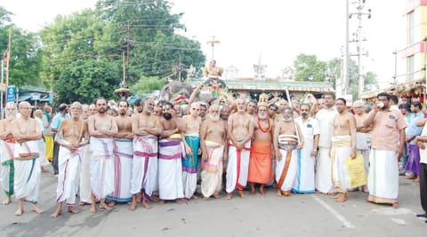 ஸ்ரீரங்கம் ரெங்கநாதர் கோவிலில் தாயாருக்கு இன்று ஜேஷ்டாபிஷேகம் - தங்கம், வெள்ளி குடங்களுடன் ஊர்வலம்