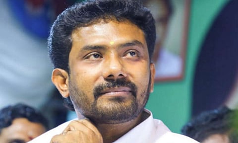 ஈபிஎஸ் எழுதிய கடிதத்தை நிராகரிக்க வேண்டும்- சபாநாயகருக்கு ரவீந்திரநாத் எம்.பி. கடிதம்