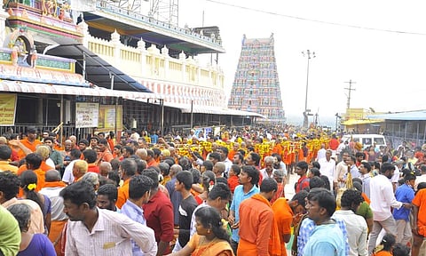 ஆடிக்கிருத்திகை: திருத்தணி முருகன் கோவிலில் பக்தர்கள் குவிந்தனர்