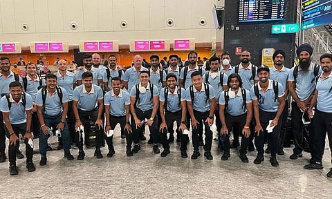 காமன்வெல்த் போட்டியில் பங்கேற்க இங்கிலாந்துக்கு புறப்பட்ட இந்திய ஹாக்கி வீரர்கள்