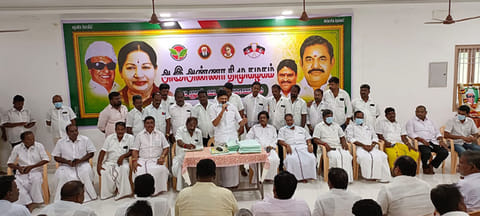 கூட்டத்தில் முன்னாள் அமைச்சர் எம்.சி.சம்பத் பேசினார்.