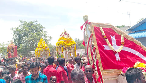 தேர்பவனி மற்றும் கொடியேற்று விழா நடைபெற்றது.