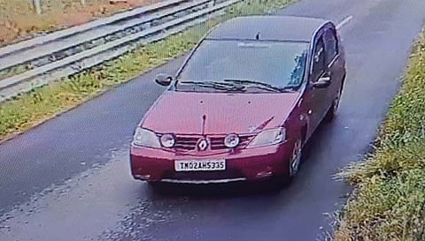சூலூர் அருகே  தம்பதியை அரிவாளால் வெட்டி கார் ஏற்றி கொல்ல முயன்ற 3 பேர் கைது