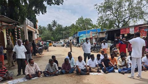 துடியலூர் அருகே பொதுமக்கள் சாலை மறியல்