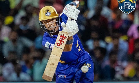 அரை சதமடித்த சுரேஷ்குமார்