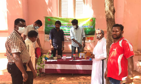 சாத்தான்குளம் அருகே வருமுன் காப்போம் மருத்துவ முகாம்