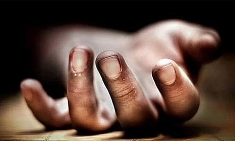 குளியல் அறையில் வழுக்கி விழுந்த துப்புரவுத் தொழிலாளி சாவு