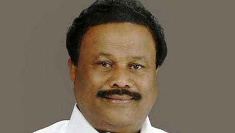 நீட் தேர்வில் தோல்வி அடைந்ததால் ஸ்ரீமதி உயிரிழப்பு- முன்னாள் அமைச்சர் சீனிவாசன் பேச்சால் சலசலப்பு