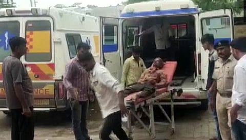 குஜராத்தில் கள்ளச்சாராயம் குடித்த 21 பேர் பலி- 3 பேர் கைது