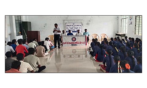 கருத்தரங்கில் கலந்து கொண்டவர்களை படத்தில் காணலாம்.