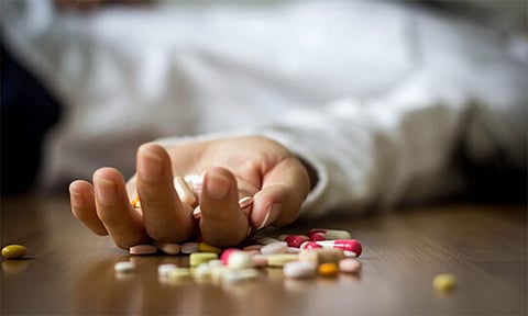 மகன் இறந்த துக்கத்தில் தாய் தற்கொலை