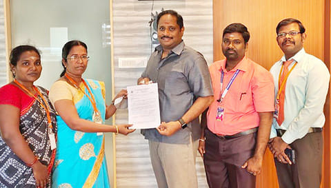 பயிற்சி முகாமில் ஆசிரியர்களுக்கு சான்றிதழ் வழங்கப்பட்டது.